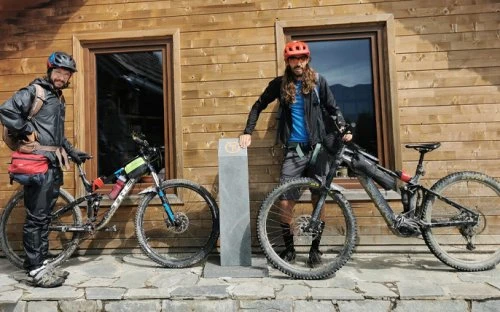 Traian Deleanu & Sergiu Pâca (pe biciclete)